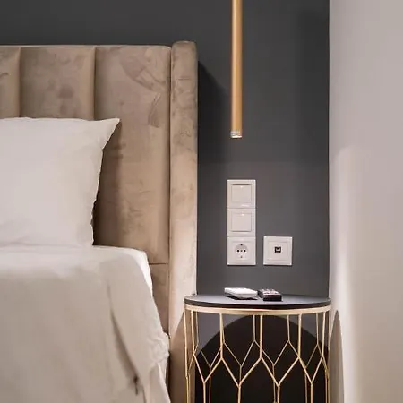 아파트 Mythic Meteora *