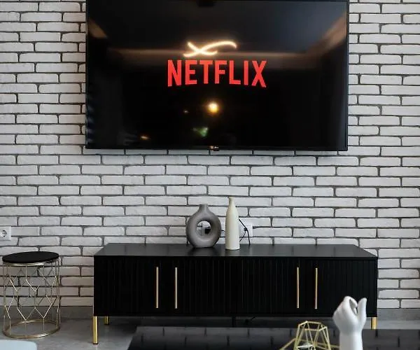 아파트 Mythic Meteora *